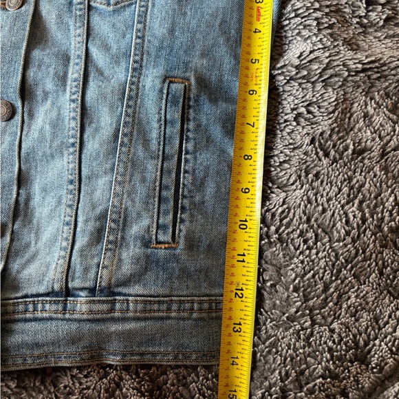 OLD NAVY Women’s Denim Jacket - Picture 5 of 9